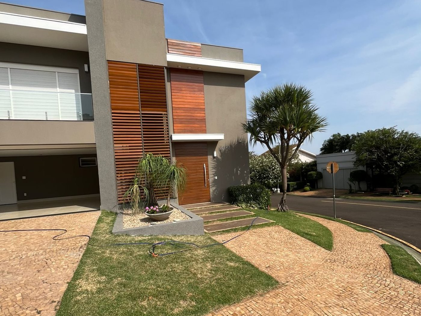 Fachada — Casa FR